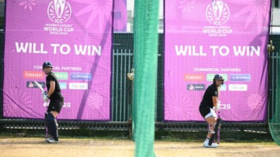 Heather Knight and Alice Capsey bat at the nets