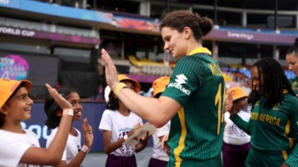 Laura Wolvaardt and her team-mates meet the young volunteers