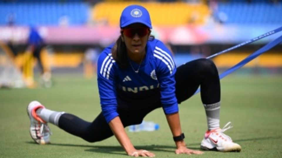 Jemimah Rodrigues warms up