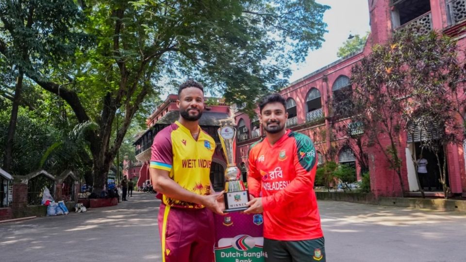 Shai Hope and Litton Das pose with the T20I series trophy in front of the 128-year-old Central Railway Building