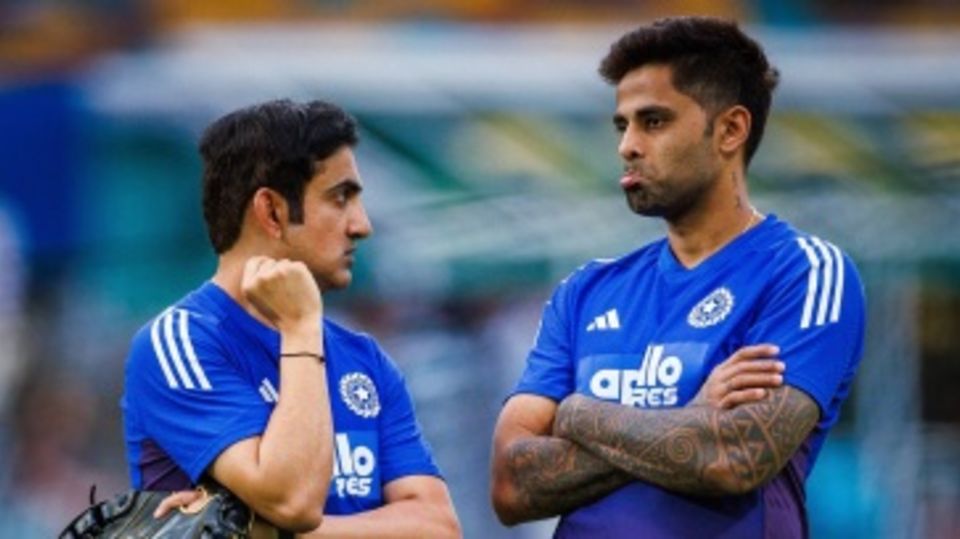 Gautam Gambhir has a chat with Suryakumar Yadav