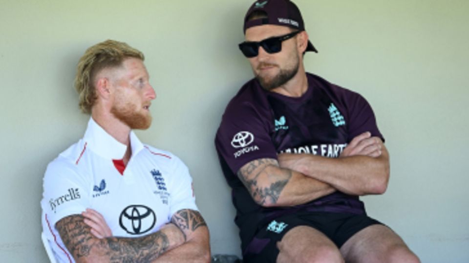 Ben Stokes and Brendon McCullum chat on the sidelines