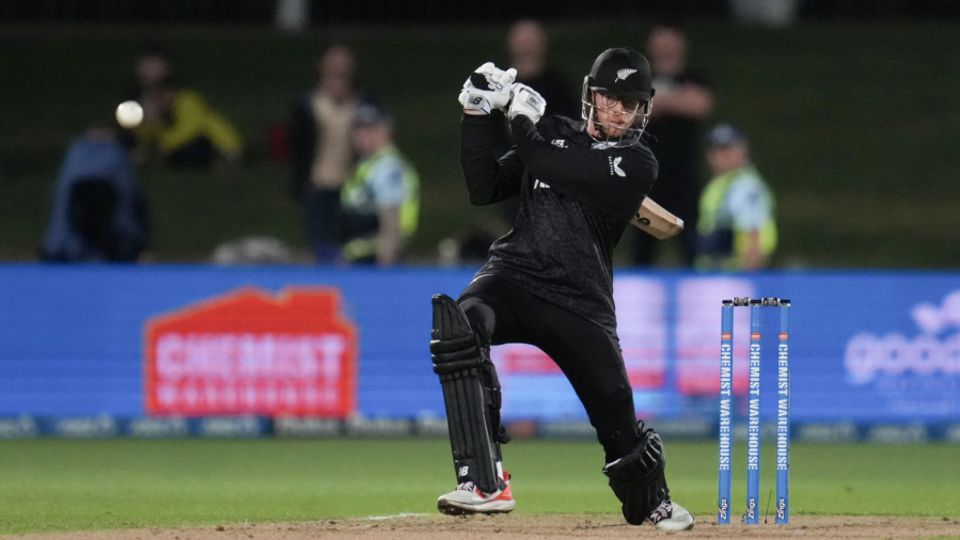Mitchell Santner returns to lead the New Zealand side
