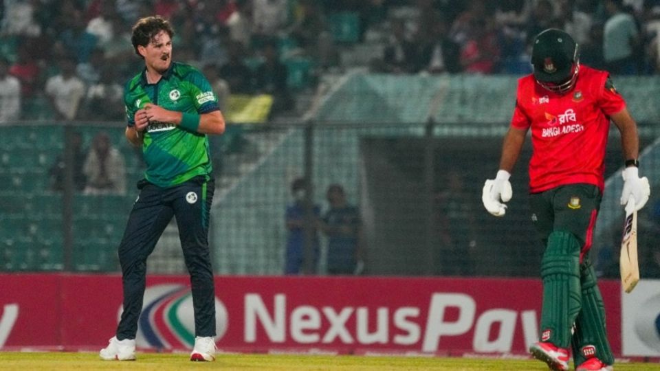 Matthew Humphreys picked four wickets while conceding less than four runs an over