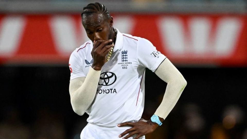 Jofra Archer reacts to a dropped catch