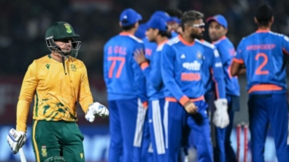Quinton de Kock was beaten by the early swing