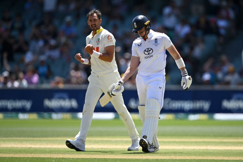 Jamie Smith fell to Mitchell Starc after a flurry of runs