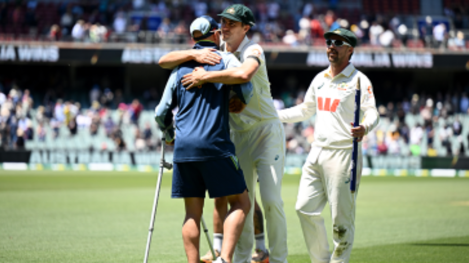 Nathan Lyon returned to the ground on crutches