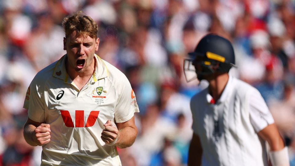 20 wickets fell on the opening day at the MCG