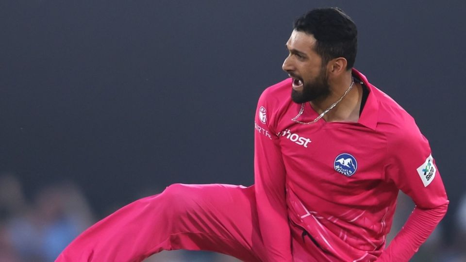 Sikandar Raza bagged two wickets