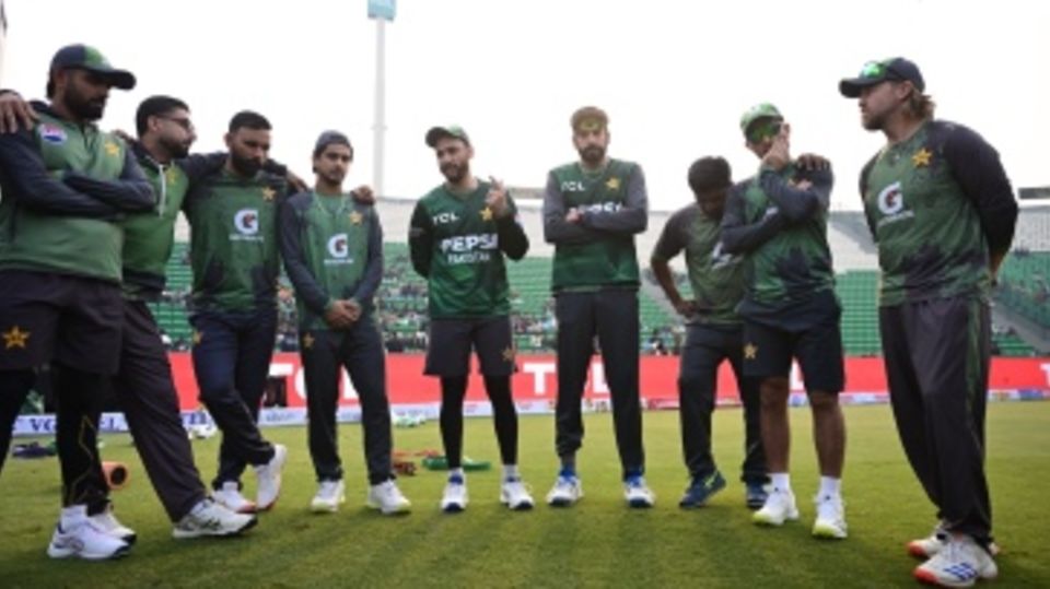 The Pakistan team in a huddle