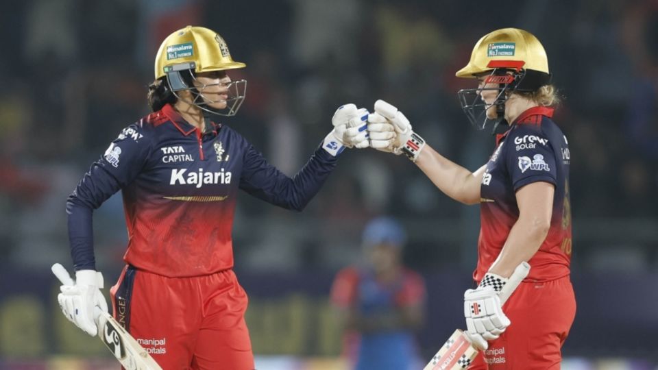 Smriti Mandhana and Georgia Voll put on a 165-run stand in RCB's chase