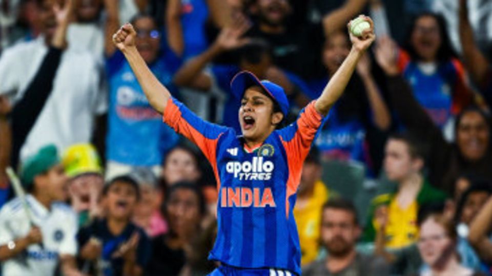 Jemimah Rodrigues took a superb catch to remove Ashleigh Gardner