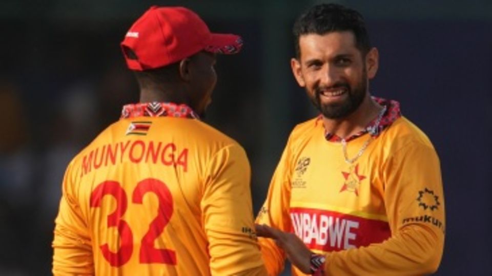Sikandar Raza had Quinton de Kock caught behind in the first over