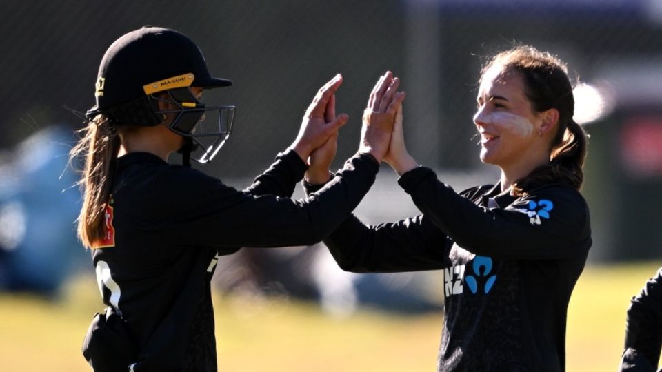 Amelia Kerr picked up four middle-order wickets