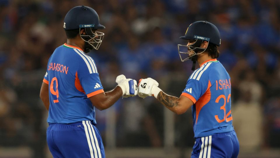 Sanju Samson and Ishan Kishan powered through the middle overs