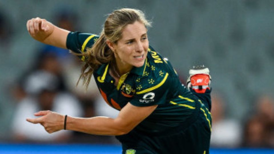 Sophie Molineux sends down a delivery