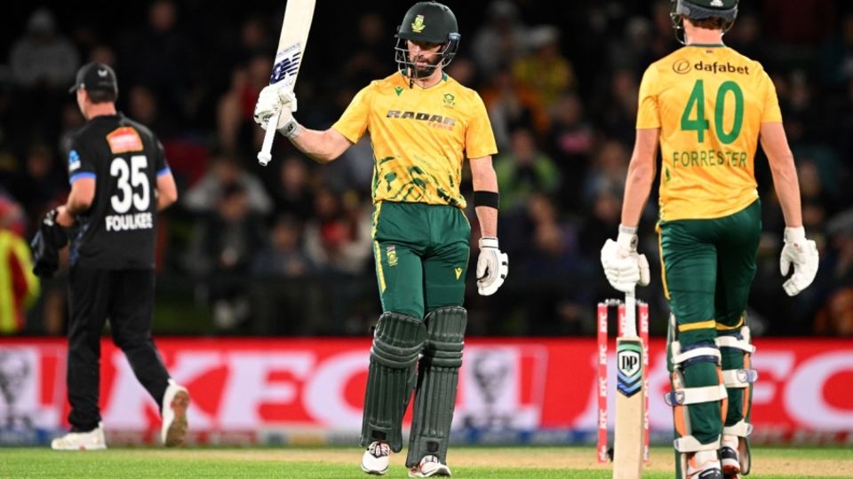 Connor Esterhuizen hit back-to-back half-centuries