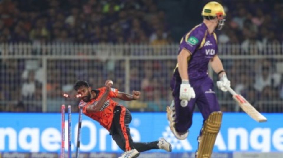 Eshan Malinga runs Cameron Green out