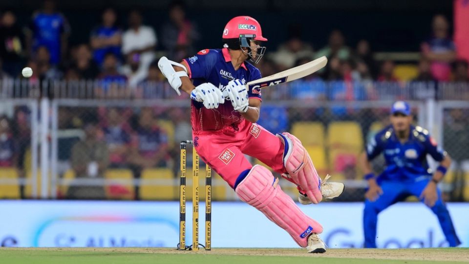 Yashasvi Jaiswal gets into an awkward position