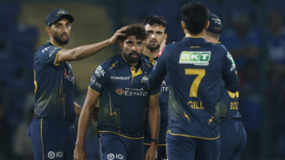 Mohammed Siraj removed KL Rahul for 92