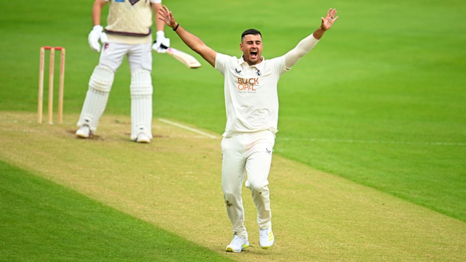 Beyers Swanepoel's move to Worcestershire is on hold
