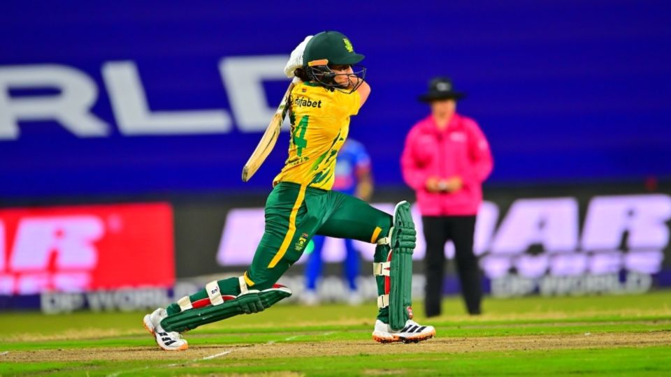 Laura Wolvaardt hits down the ground