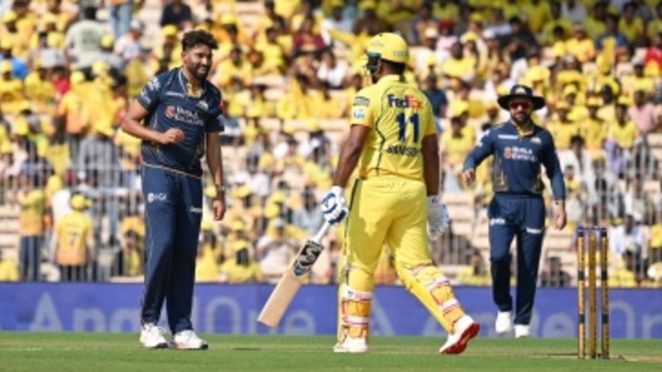 Mohammad Siraj and Sanju Samson have a friendly exchange