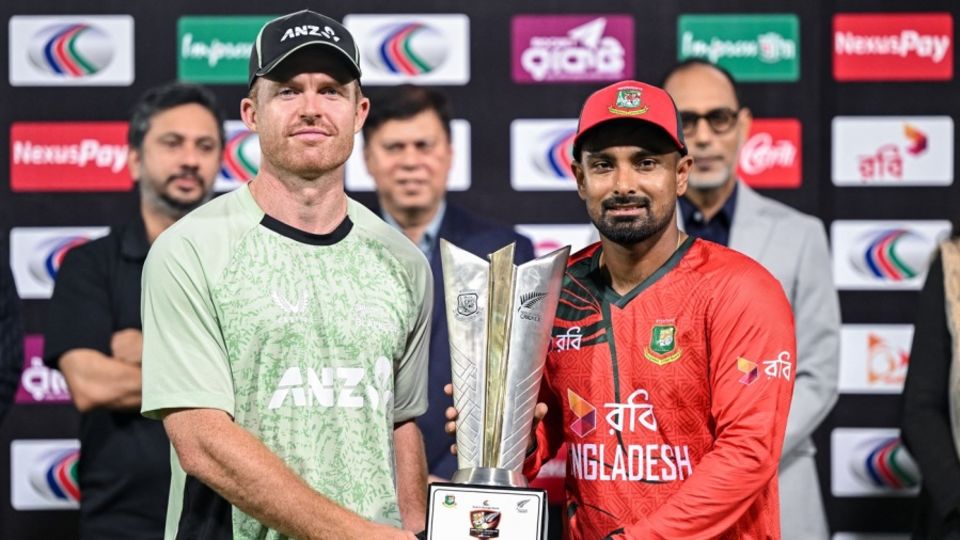 Nick Kelly and Litton Das with the trophy after the T20I series was drawn 1-1
