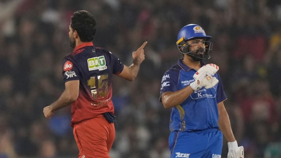 Bhuvneshwar Kumar wrecked Mumbai Indians' top-order