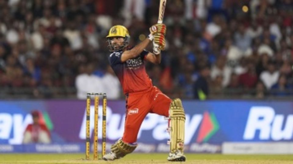Bhuvneshwar Kumar creamed a six over covers when RCB needed nine off three