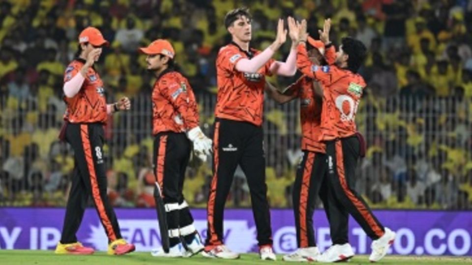 Pat Cummins landed a blow in his first over