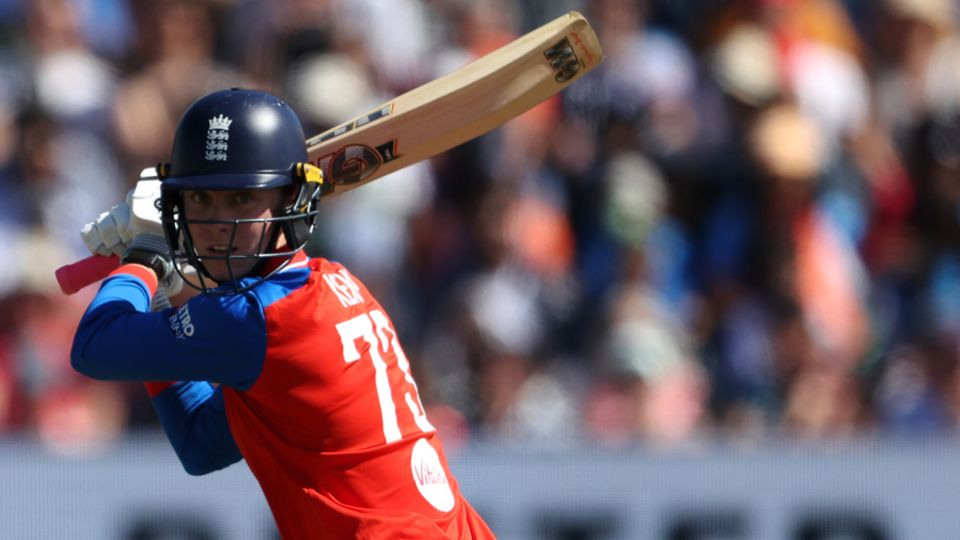 Kemp gave England a strong finish with 39 off 13