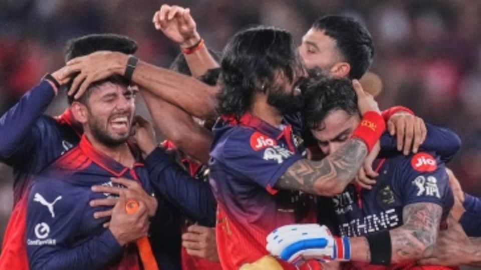 Jitesh Sharma, Krunal Pandya and Virat Kohli start the celebrations