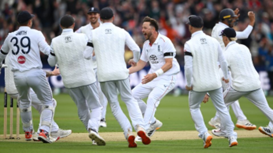 Ollie Robinson removed Kane Williamson for a duck