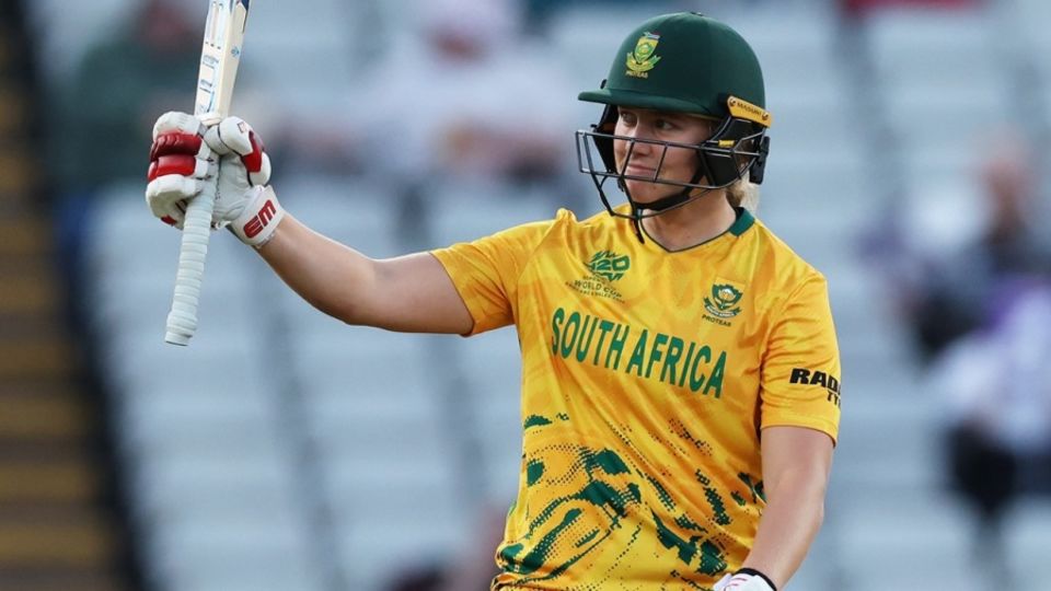Annerie Dercksen brought up a 32-ball fifty