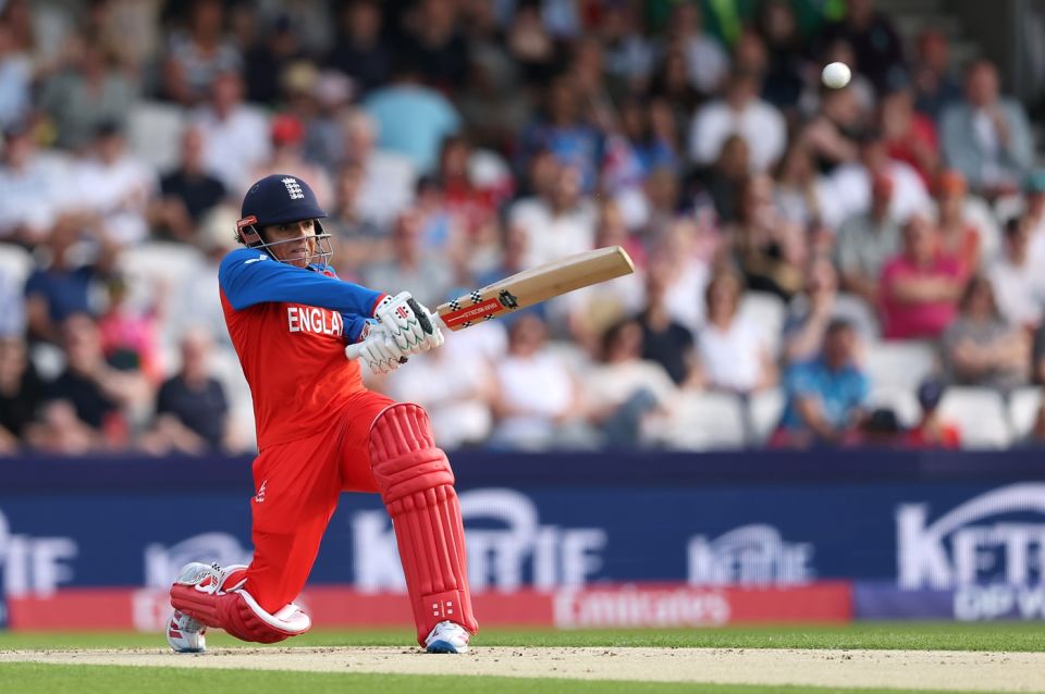 Sophia Dunkley made 57 off 37 replacing the injured Nat Sciver-Brunt