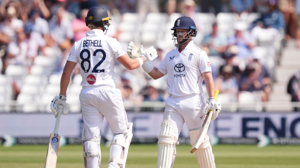 Duckett dominated a 179-run stand with Jacob Bethell