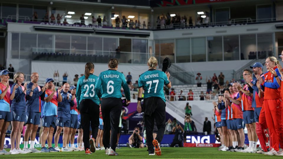 Suzie Bates, Lea Tahuhu and Sophie Devine are given a guard of honour