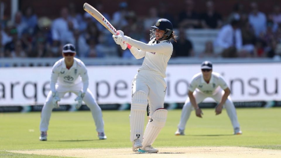 Smriti Mandhana nails a pull