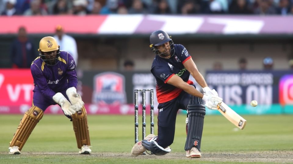 Obus Pienaar picked up the chase towards the close