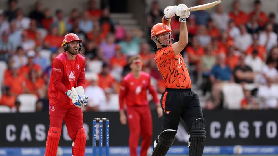 Mitchell Marsh pumps one down the ground