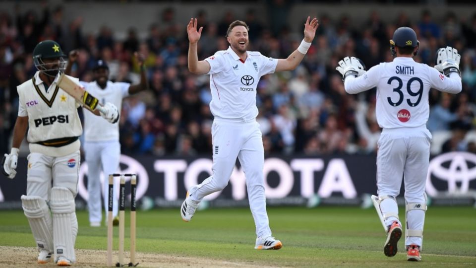 Robinson and Smith combine again to dismiss Ali Usman at Headingley