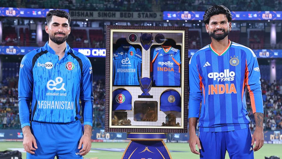 Ibrahim Zadran and Shreyas Iyer at the toss that the latter won