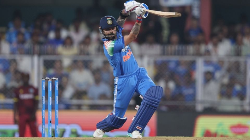 Virat Kohli only scored 29 but treated the crowd to some vintage strokes
