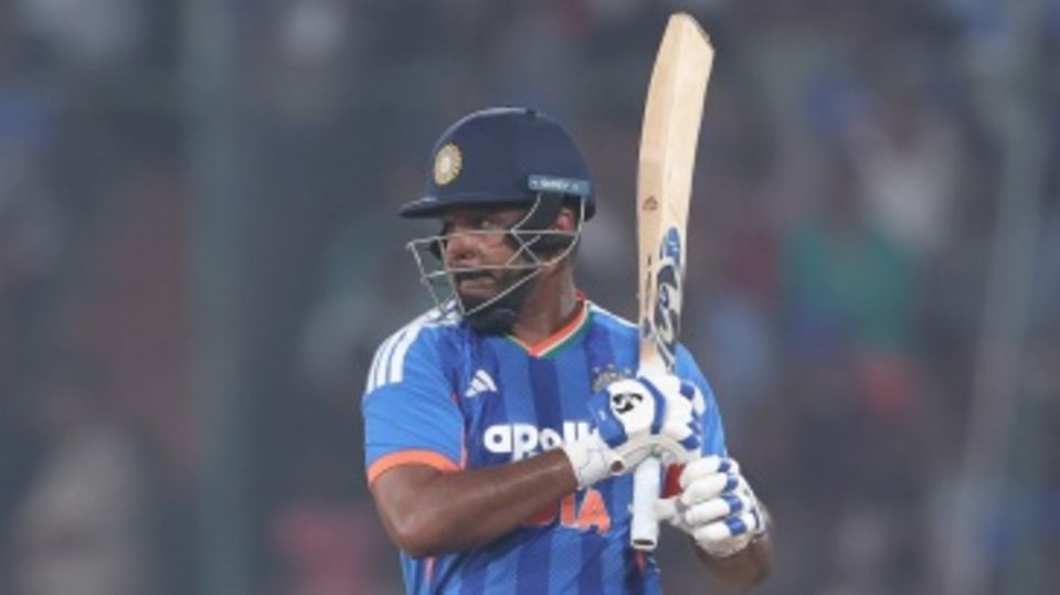 Sanju Samson swivels into a pull