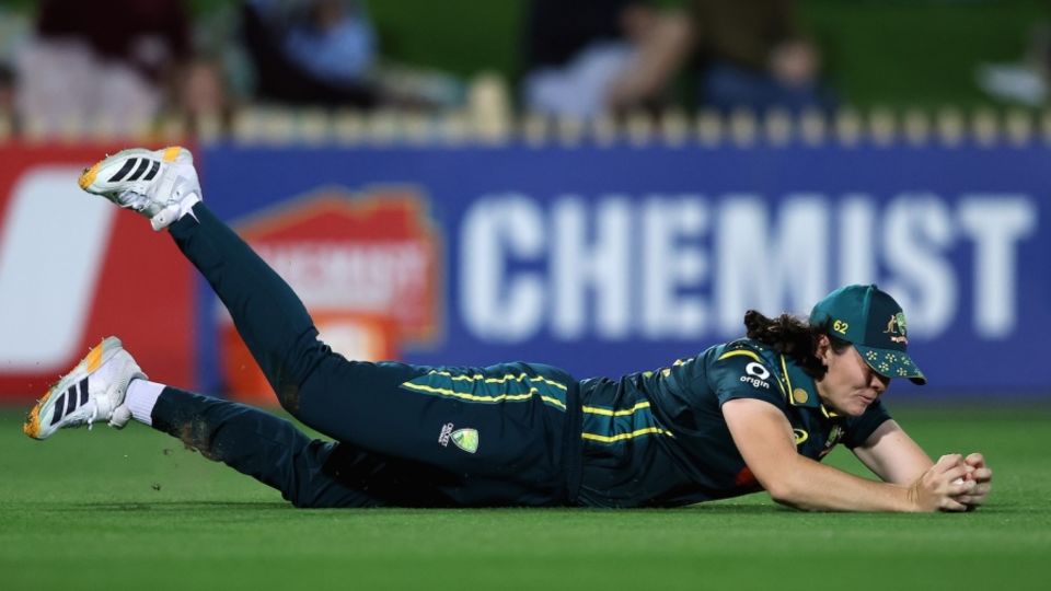 Lucy Hamilton took a sharp diving catch running in from the deep