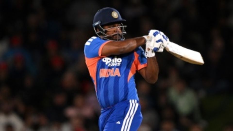 Sanju Samson pulls behind square