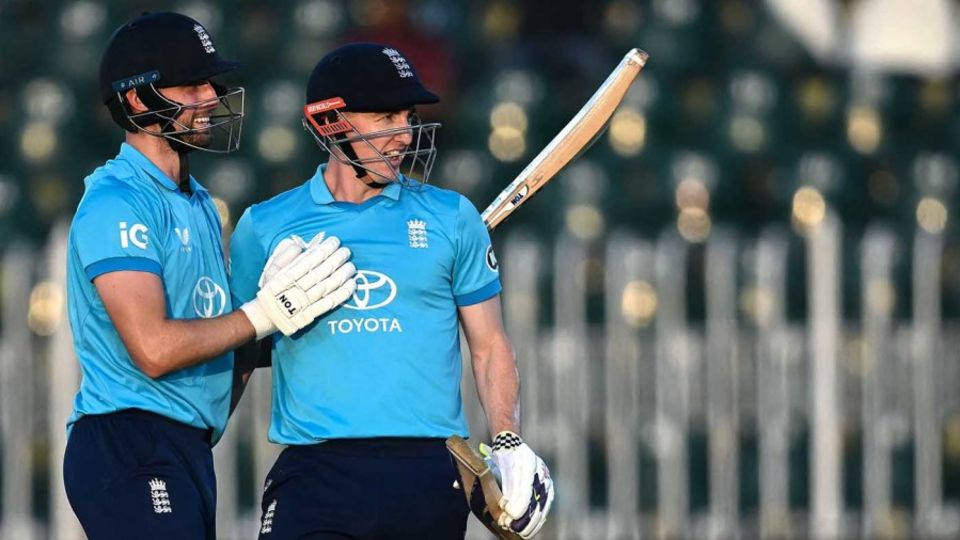 Will Jacks congratulates Harry Brook on his double-century
