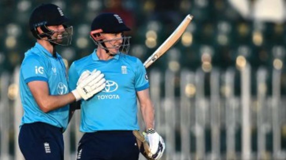 Will Jacks congratulates Harry Brook on his double-century